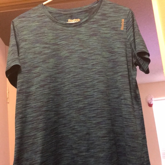 Women Reebok tshirt - Picture 3 of 5